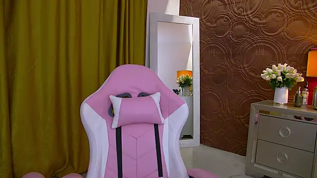 Snapshot of IrisMonn chatting on 12-20-24, 05:47 IrisMonn online show from 12-20-24, 05:47