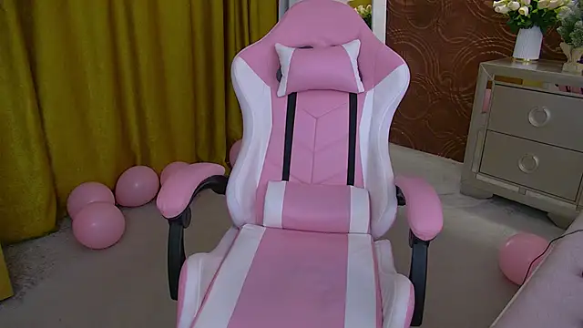 Snapshot of IrisMonn chatting on 12-23-24, 05:39 IrisMonn online show from 12-23-24, 05:39