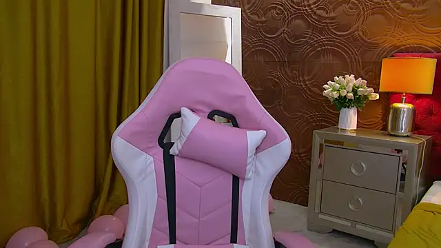 Snapshot of IrisMonn chatting on 01-13-25, 06:27 IrisMonn online show from 01-13-25, 06:27