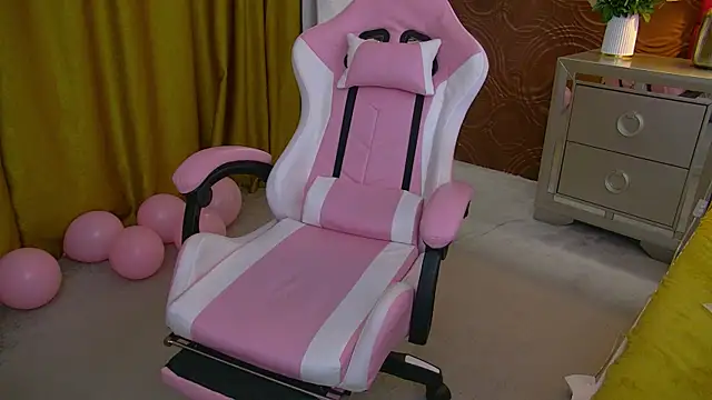 Snapshot of IrisMonn chatting on 01-27-25, 12:16 IrisMonn online show from 01-27-25, 12:16