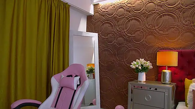 Snapshot of IrisMonn chatting on 02-13-25, 05:37 IrisMonn online show from 02-13-25, 05:37