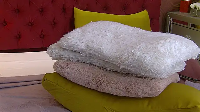 Snapshot of IrisMonn chatting on 02-24-25, 11:43 IrisMonn online show from 02-24-25, 11:43