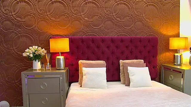 Snapshot of IrisMonn chatting on 11-18-25, 06:18 IrisMonn online show from 11-18-25, 06:18