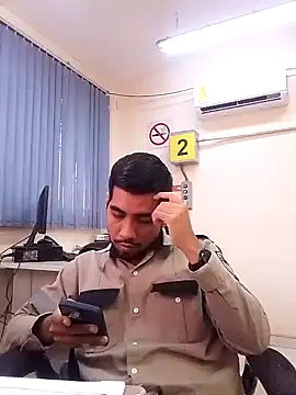 Snapshot of EnriquePersian197 chatting on 02-06-25, 02:26 EnriquePersian197 online show from 02-06-25, 02:26