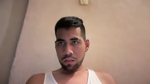 Snapshot of EnriquePersian197 chatting on 02-12-25, 09:01 EnriquePersian197 online show from 02-12-25, 09:01