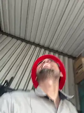 Snapshot of EnriquePersian197 chatting on 03-06-25, 03:35 EnriquePersian197 online show from 03-06-25, 03:35