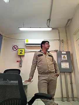 Snapshot of EnriquePersian197 chatting on 03-08-25, 12:11 EnriquePersian197 online show from 03-08-25, 12:11