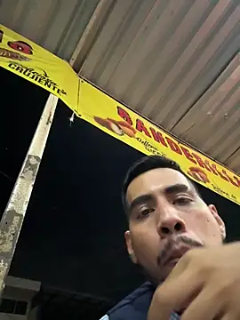 Snapshot of EnriquePersian197 chatting on 03-09-25, 03:11 EnriquePersian197 online show from 03-09-25, 03:11