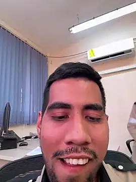 Snapshot of EnriquePersian197 chatting on 03-20-25, 06:53 EnriquePersian197 online show from 03-20-25, 06:53