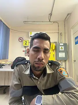 Snapshot of EnriquePersian197 chatting on 11-26-25, 05:41 EnriquePersian197 online show from 11-26-25, 05:41