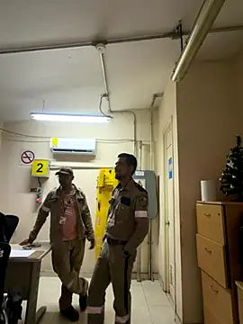 Snapshot of EnriquePersian197 chatting on 12-03-25, 12:18 EnriquePersian197 online show from 12-03-25, 12:18