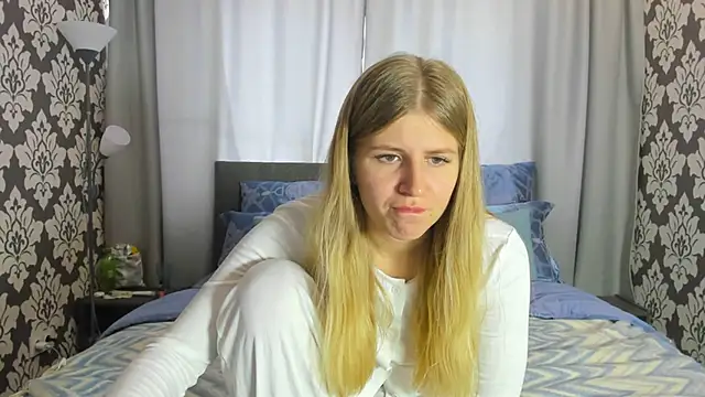 kirraa  online show from 09-20-25, 10:27