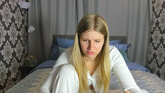 kirraa  online show from 09-21-25, 05:36