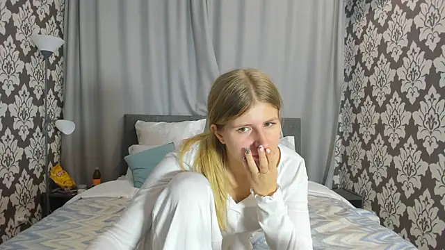 kirraa  online show from 09-29-25, 01:38