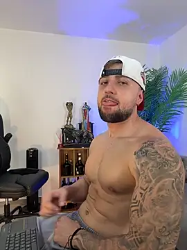 OwenMaximus814 online show from 10-14-25, 07:03