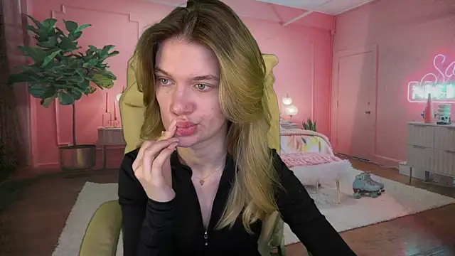 Snapshot of AnacondaOn chatting on 03-12-25, 07:35 AnacondaOn online show from 03-12-25, 07:35