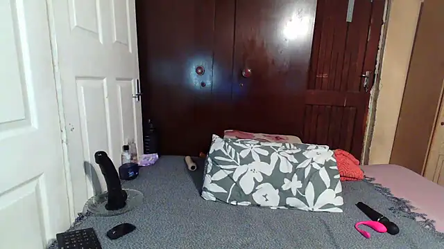 Smoochy  online show from 12-04-25, 04:44