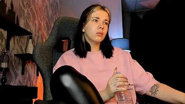 AliceSunday online show from 11-11-25, 02:00