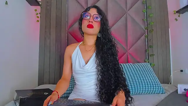 Snapshot of BriaConner_ chatting on 06-15-26, 01:41 BriaConner online show from 06-15-26, 01:41