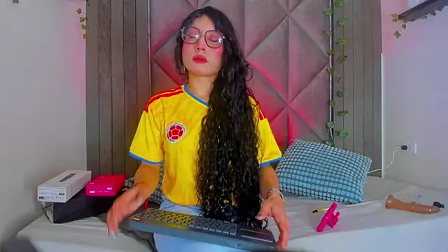 Snapshot of BriaConner_ chatting on 06-18-26, 02:56 BriaConner online show from 06-18-26, 02:56