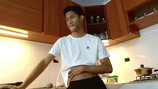 Snapshot of Masterikee chatting on 10-18-25, 11:44 Masterikee online show from 10-18-25, 11:44