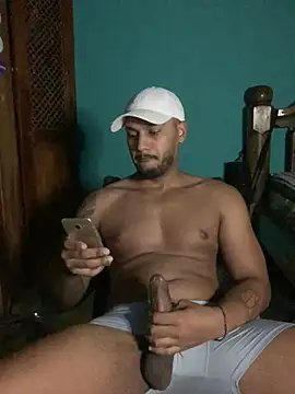 Snapshot of Pinocchiu chatting on 12-10-24, 10:47 Pinocchiu online show from 12-10-24, 10:47