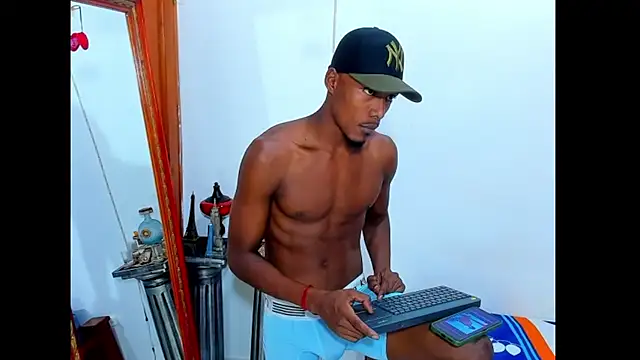 Snapshot of Darick_brown chatting on 03-14-25, 05:24 Darick brown online show from 03-14-25, 05:24