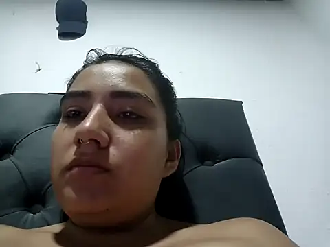 Snapshot of Hellen_Alex chatting on 01-08-25, 03:17 Hellen Alex online show from 01-08-25, 03:17