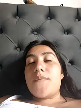 Snapshot of Hellen_Alex chatting on 01-12-25, 09:19 Hellen Alex online show from 01-12-25, 09:19