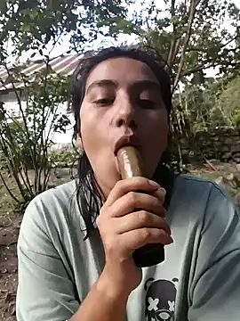 Snapshot of Hellen_Alex chatting on 02-02-25, 09:13 Hellen Alex online show from 02-02-25, 09:13