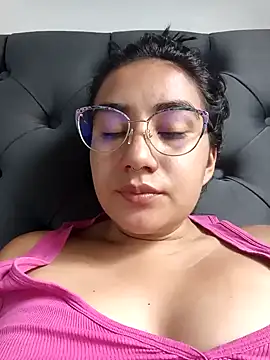 Snapshot of Hellen_Alex chatting on 02-05-25, 03:09 Hellen Alex online show from 02-05-25, 03:09