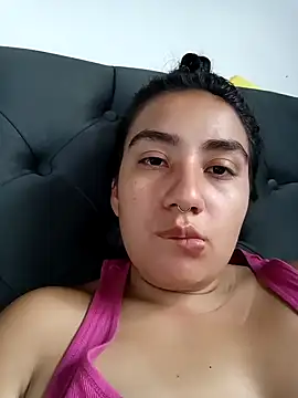 Snapshot of Hellen_Alex chatting on 02-06-25, 03:31 Hellen Alex online show from 02-06-25, 03:31