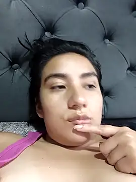 Snapshot of Hellen_Alex chatting on 03-06-25, 08:37 Hellen Alex online show from 03-06-25, 08:37