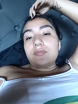 Snapshot of Hellen_Alex chatting on 10-19-25, 02:40 Hellen Alex online show from 10-19-25, 02:40