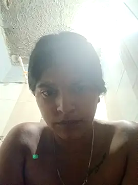 Snapshot of naughty-girl01 chatting on 02-06-25, 10:04 naughty-girl01 online show from 02-06-25, 10:04