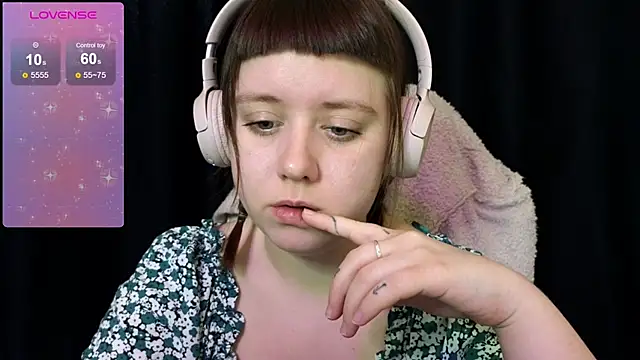 Snapshot of June_shy0 chatting on 03-20-25, 06:41 June shy0 online show from 03-20-25, 06:41