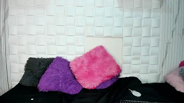 chloe moretzz  online show from 12-31-24, 06:13