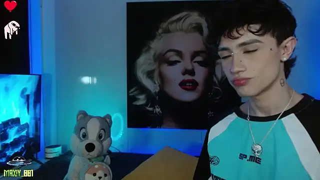 Snapshot of maxiy_001 chatting on 01-10-25, 01:32 maxiy 001 online show from 01-10-25, 01:32