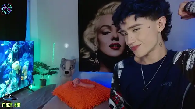 Snapshot of maxiy_001 chatting on 11-07-25, 06:46 maxiy 001 online show from 11-07-25, 06:46