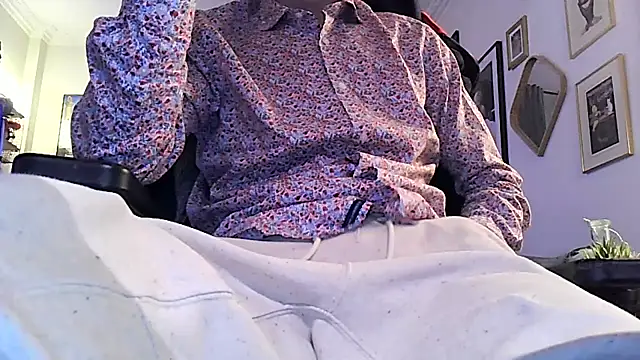 Snapshot of Bigone_uncut chatting on 02-13-26, 05:31 Bigone uncut online show from 02-13-26, 05:31