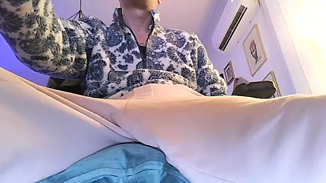 Snapshot of Bigone_uncut chatting on 03-31-26, 05:35 Bigone uncut online show from 03-31-26, 05:35