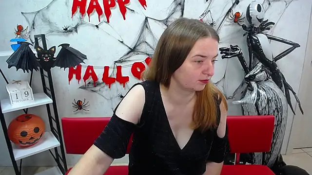 FreyaDak online show from 10-19-25, 05:08