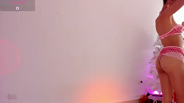 Snapshot of wendymoah chatting on 01-06-25, 09:54 wendymoah online show from 01-06-25, 09:54