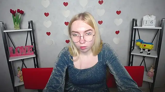 BeatriceFly online show from 12-16-24, 04:38