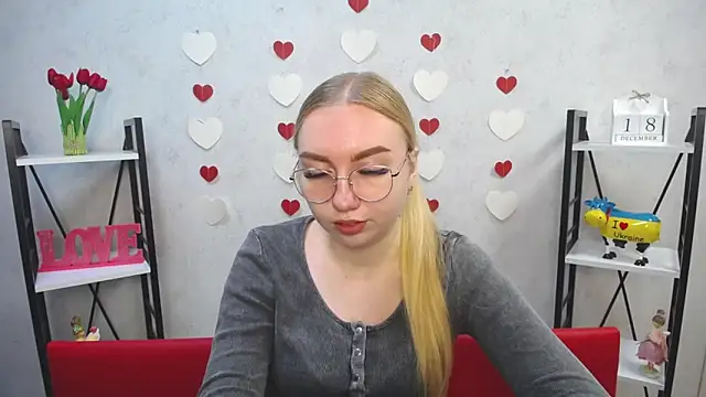 BeatriceFly online show from 12-18-24, 09:14