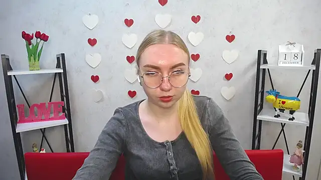 BeatriceFly online show from 12-18-24, 12:18