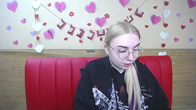 BeatriceFly online show from 03-01-25, 06:35