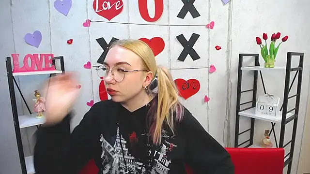 BeatriceFly online show from 03-10-25, 12:37