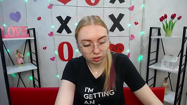 BeatriceFly online show from 03-23-25, 06:16