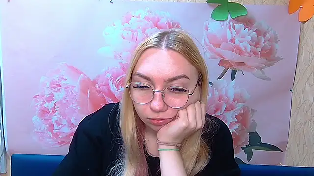 BeatriceFly online show from 09-30-25, 11:48